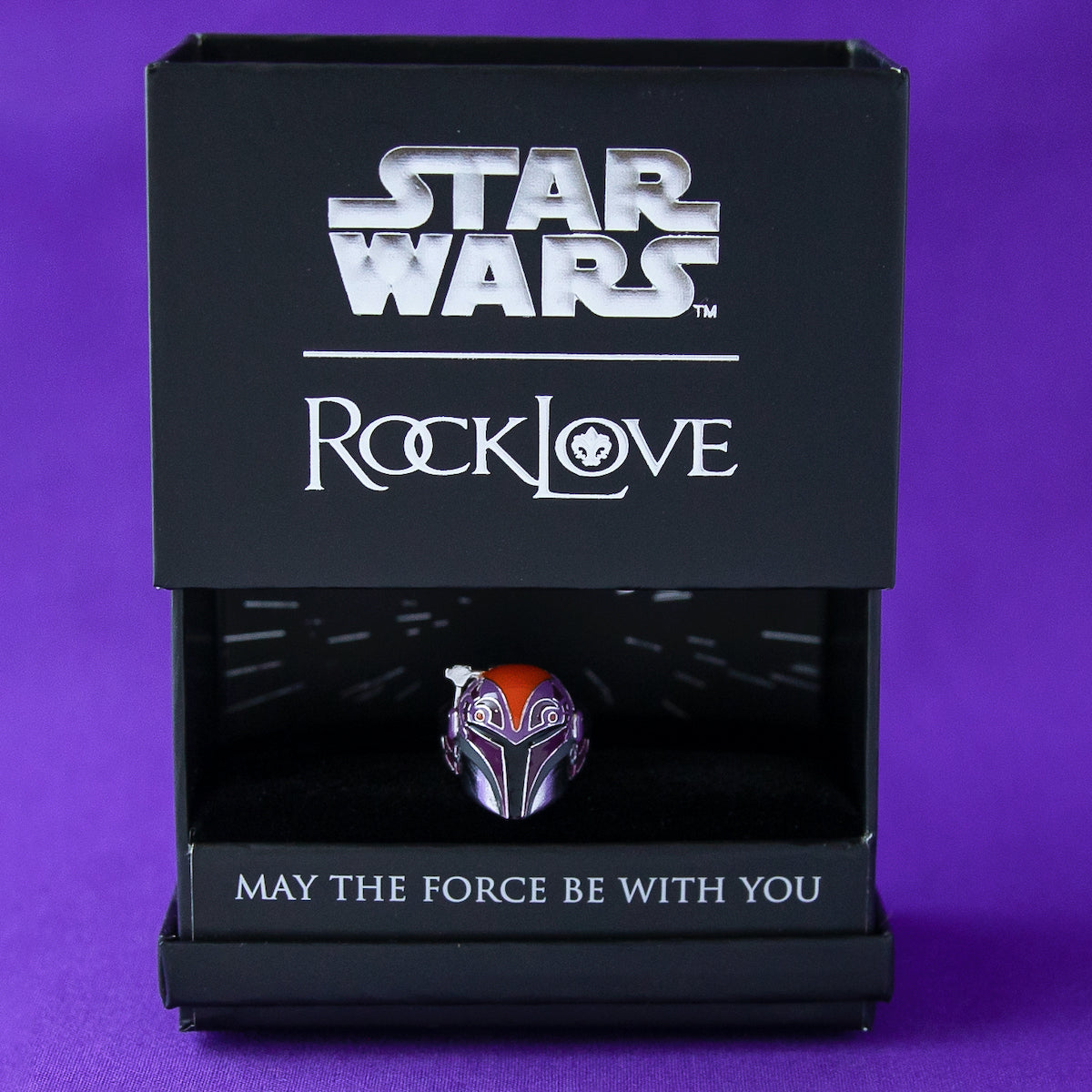 Packaging detail of the Star Wars jewelry collection.