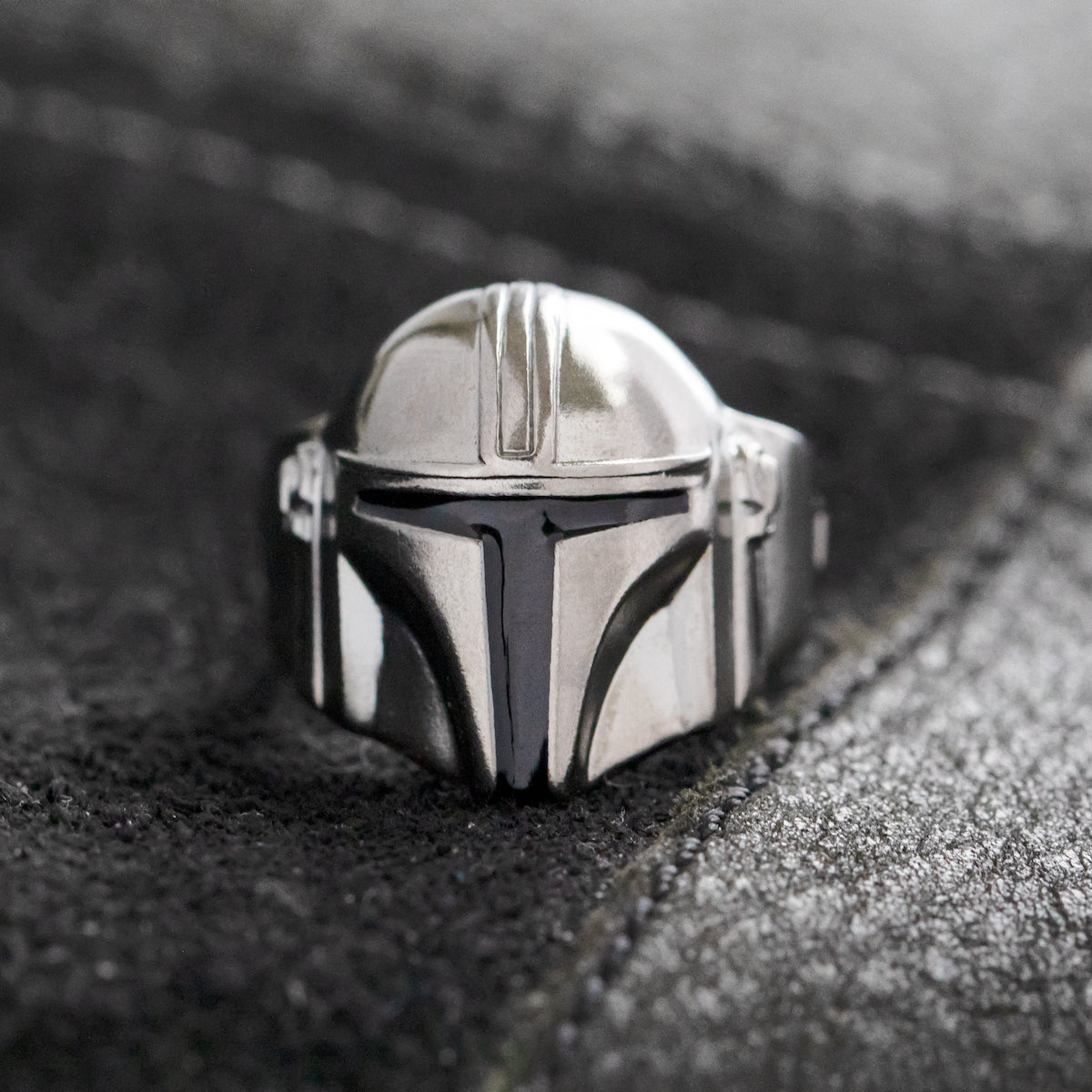 Angled view of the gunmetal rhodium finish on the Star Wars helmet ring