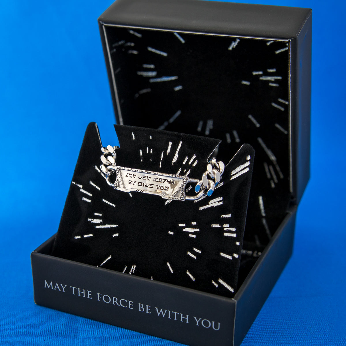 The luxury travel pouch and collector's box included with the Star Wars jewelry.